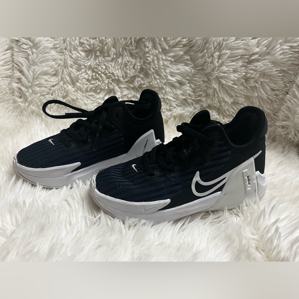 *Like-New* LeBron James Nike sneakers size 11.5C